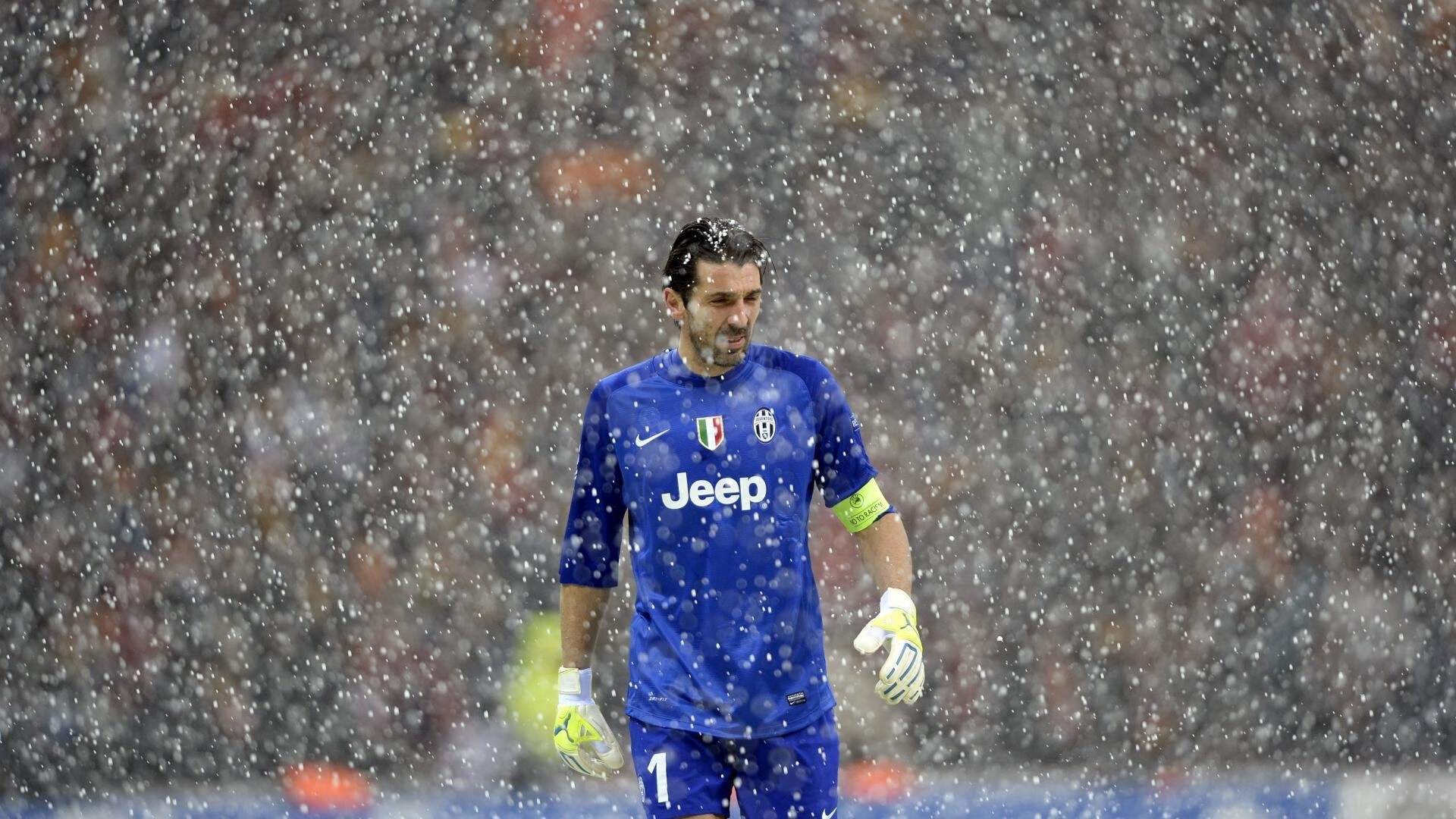 重要助攻引发热议！，哈兰德在独行侠比赛中持续失利引发球迷热议